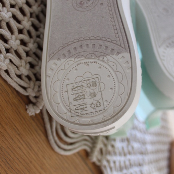 NWOT Aldo Mint Vinyl Clear Platform High Tops 6.5 37 EURO 4 UK - Picture 8 of 9